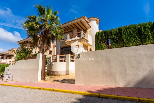 Resale - Villa -
Orihuela Costa - Costa Blanca