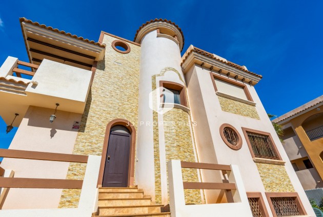 Resale - Villa -
Orihuela Costa - Costa Blanca