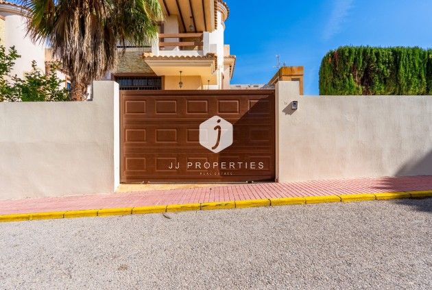 Resale - Villa -
Orihuela Costa - Costa Blanca