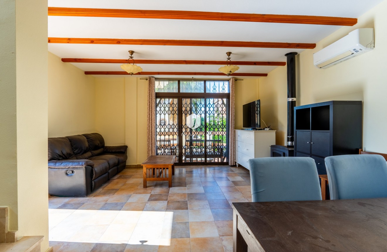 Resale - Villa -
Orihuela Costa - Costa Blanca