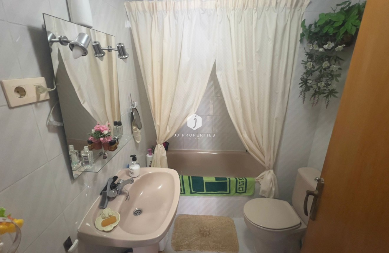 Resale - Apartment / flat -
Torrevieja - Costa Blanca