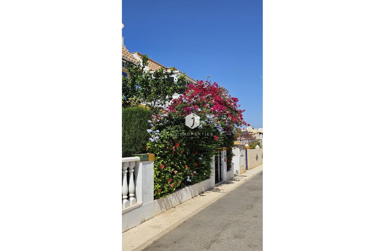 Resale - Bungalow -
Orihuela Costa - Costa Blanca