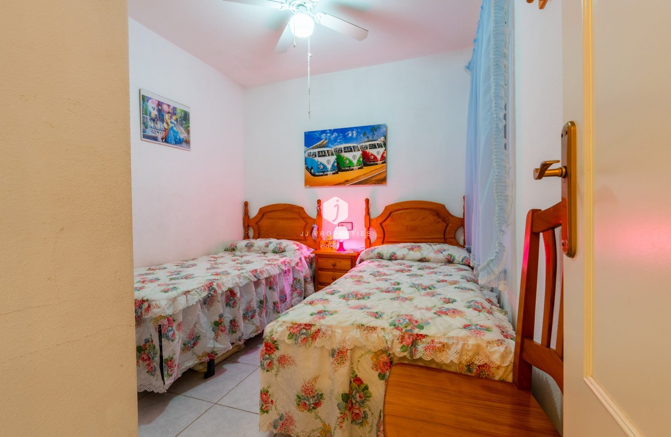 Resale - Bungalow -
Orihuela Costa - Costa Blanca