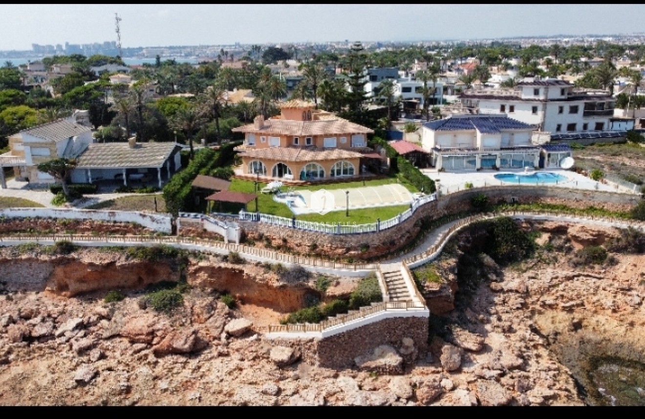 Resale - Villa -
Orihuela Costa - Costa Blanca