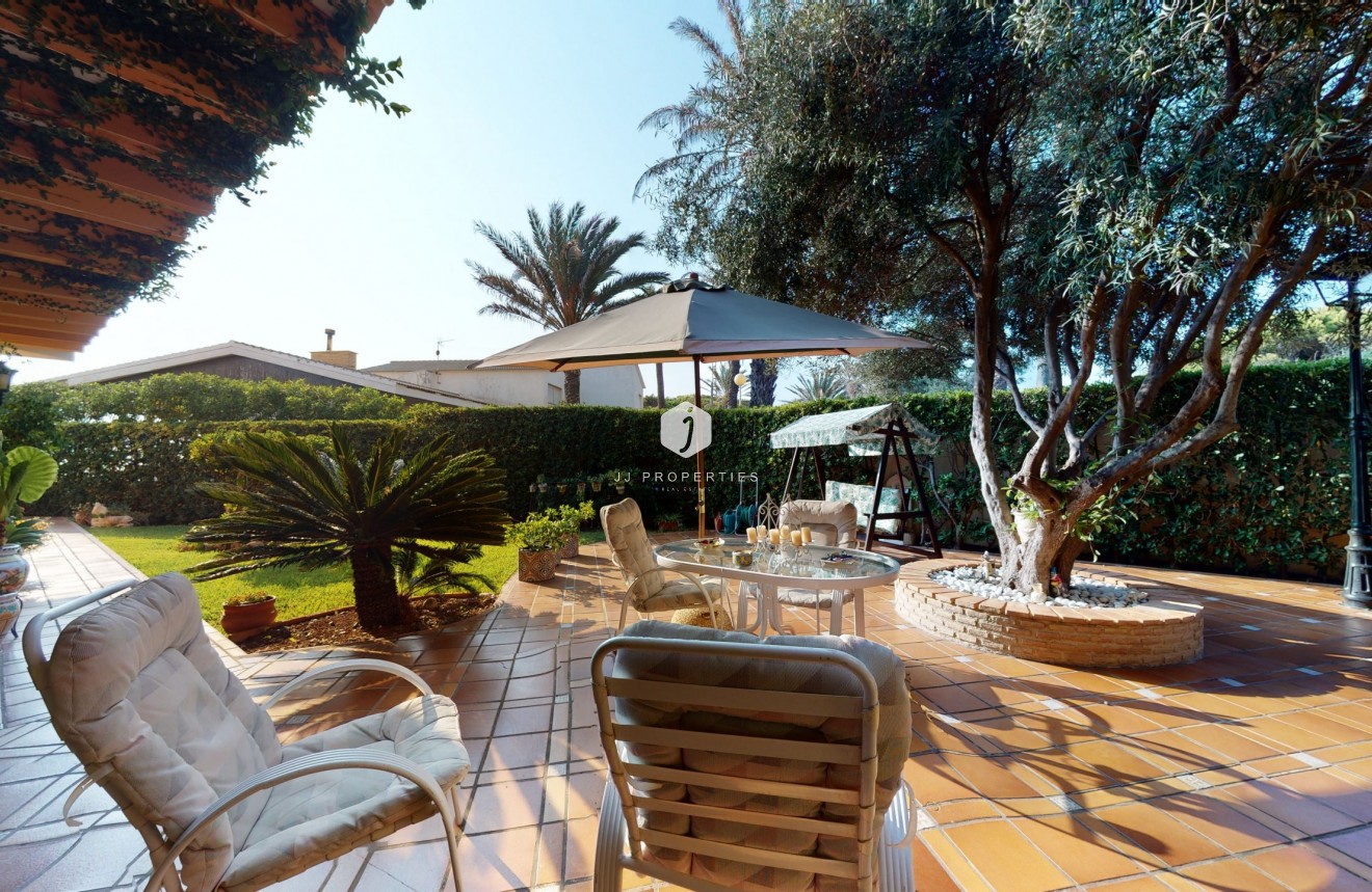 Resale - Villa -
Orihuela Costa - Costa Blanca