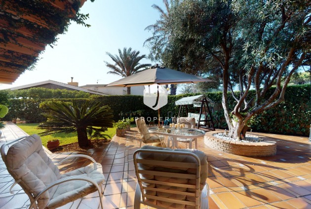 Resale - Villa -
Orihuela Costa - Costa Blanca