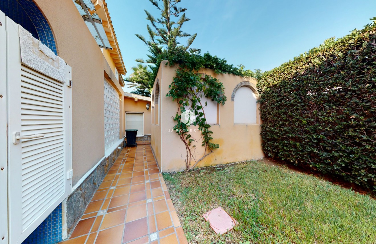 Resale - Villa -
Orihuela Costa - Costa Blanca