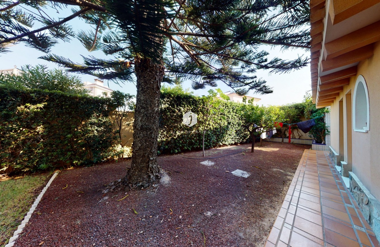 Resale - Villa -
Orihuela Costa - Costa Blanca