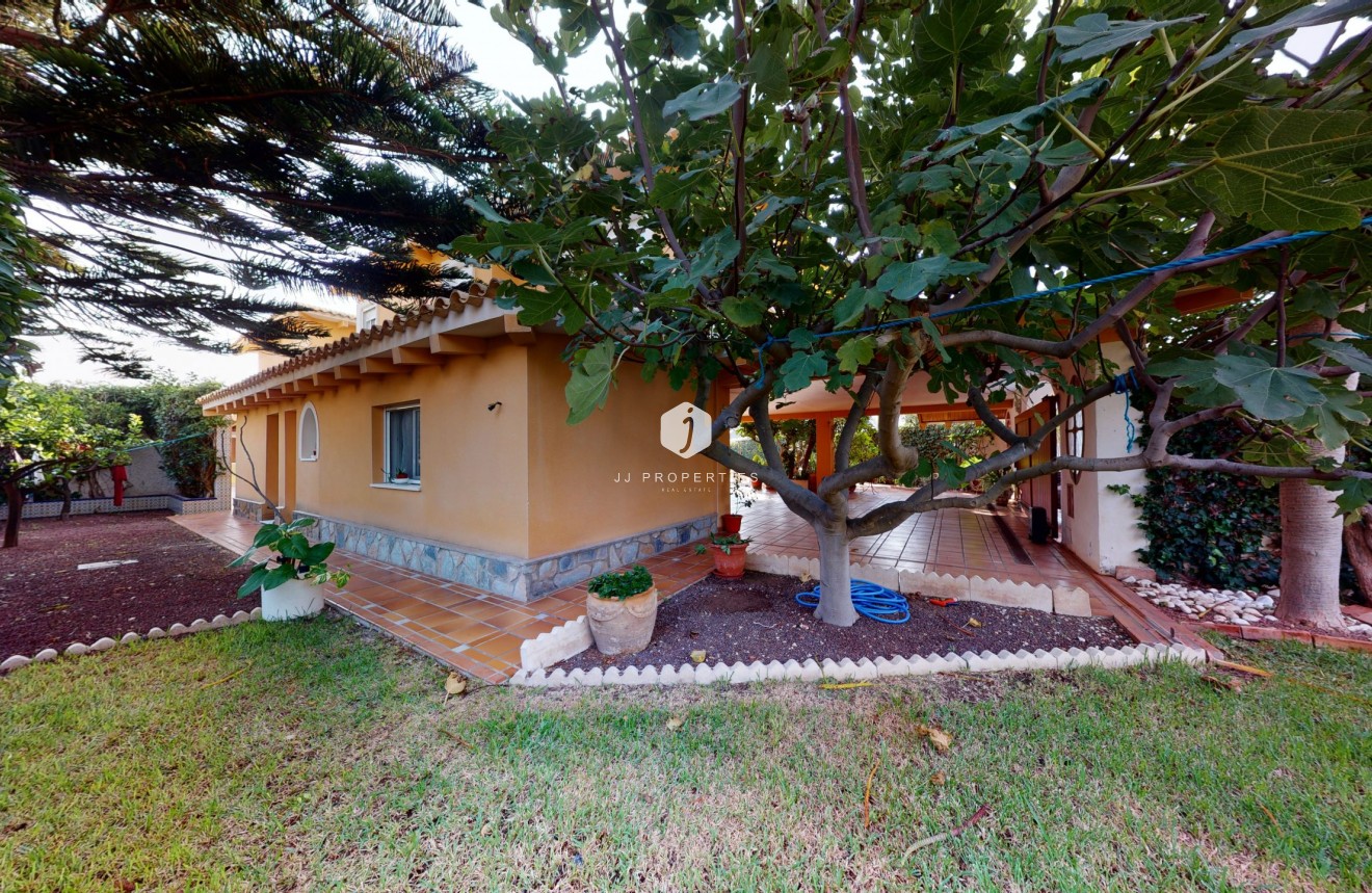 Resale - Villa -
Orihuela Costa - Costa Blanca