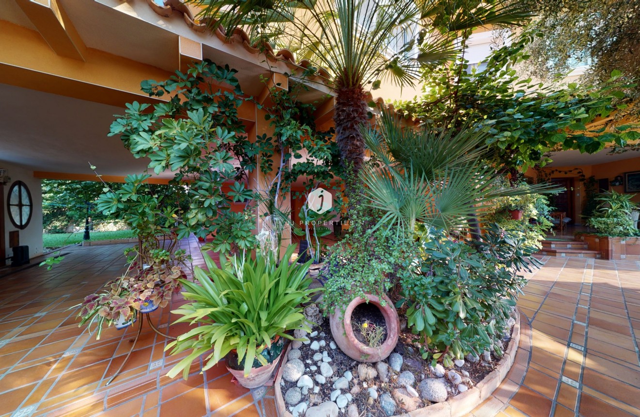 Resale - Villa -
Orihuela Costa - Costa Blanca