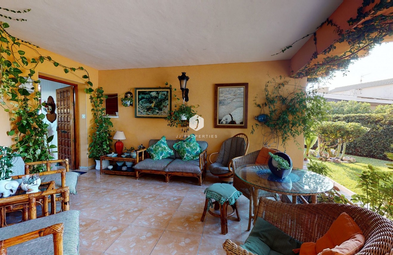 Resale - Villa -
Orihuela Costa - Costa Blanca