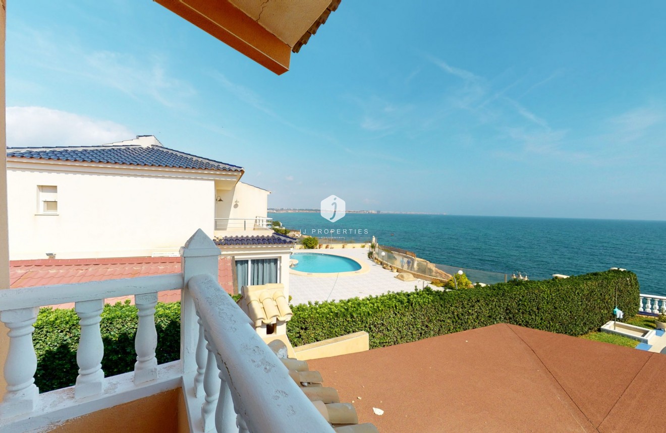 Resale - Villa -
Orihuela Costa - Costa Blanca