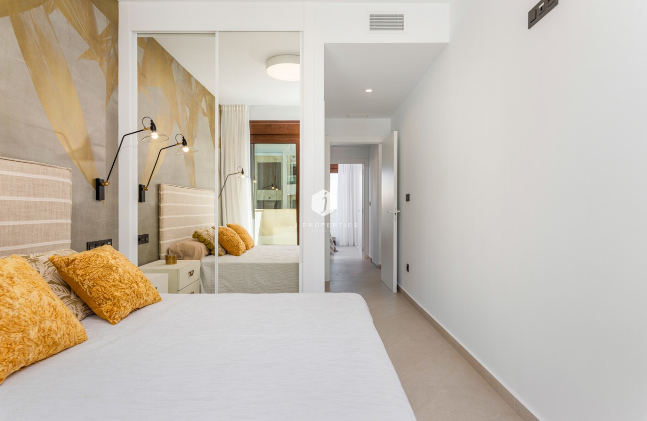 Resale - Bungalow -
Torrevieja - Costa Blanca