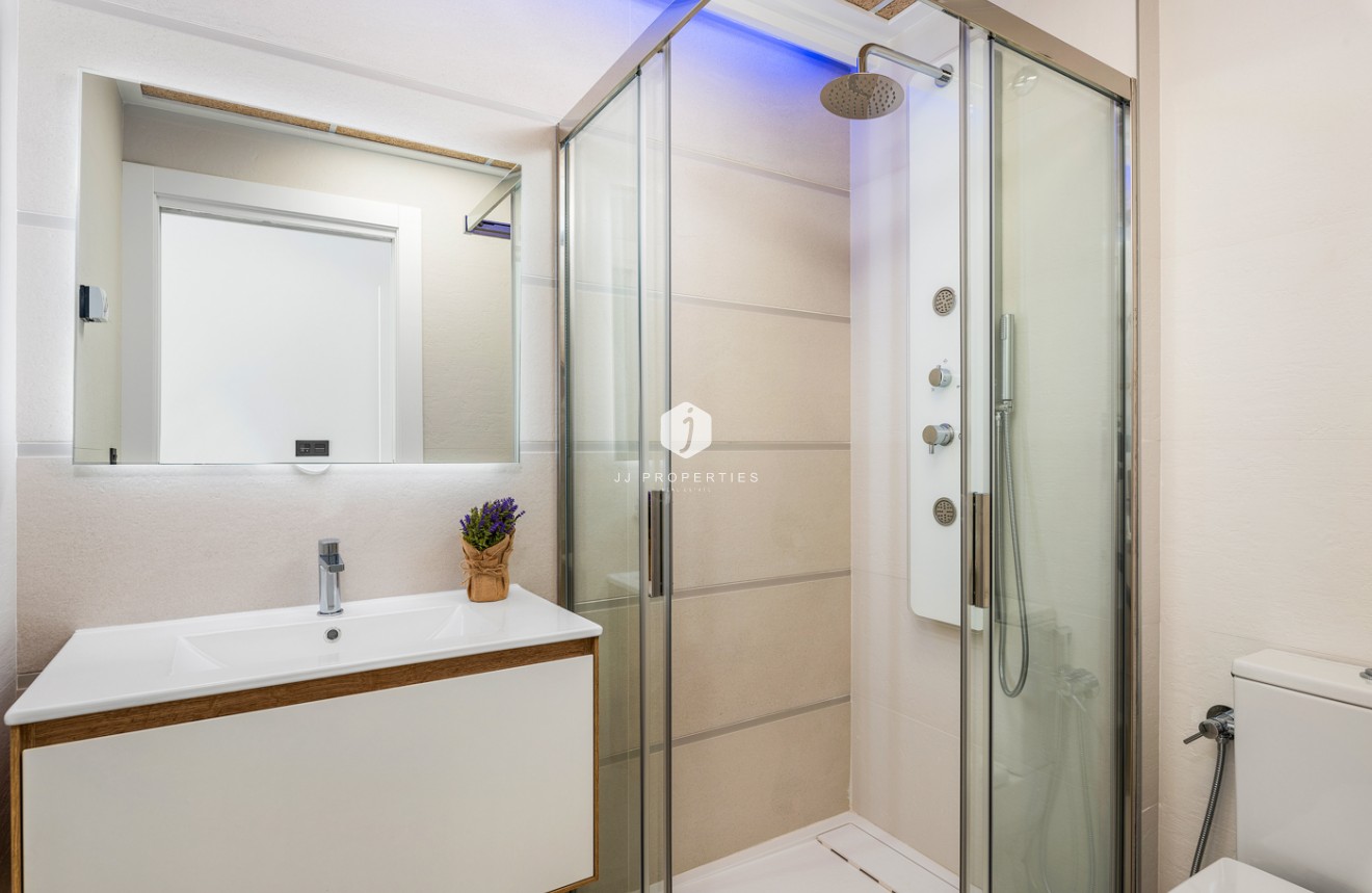 Resale - Bungalow -
Torrevieja - Costa Blanca