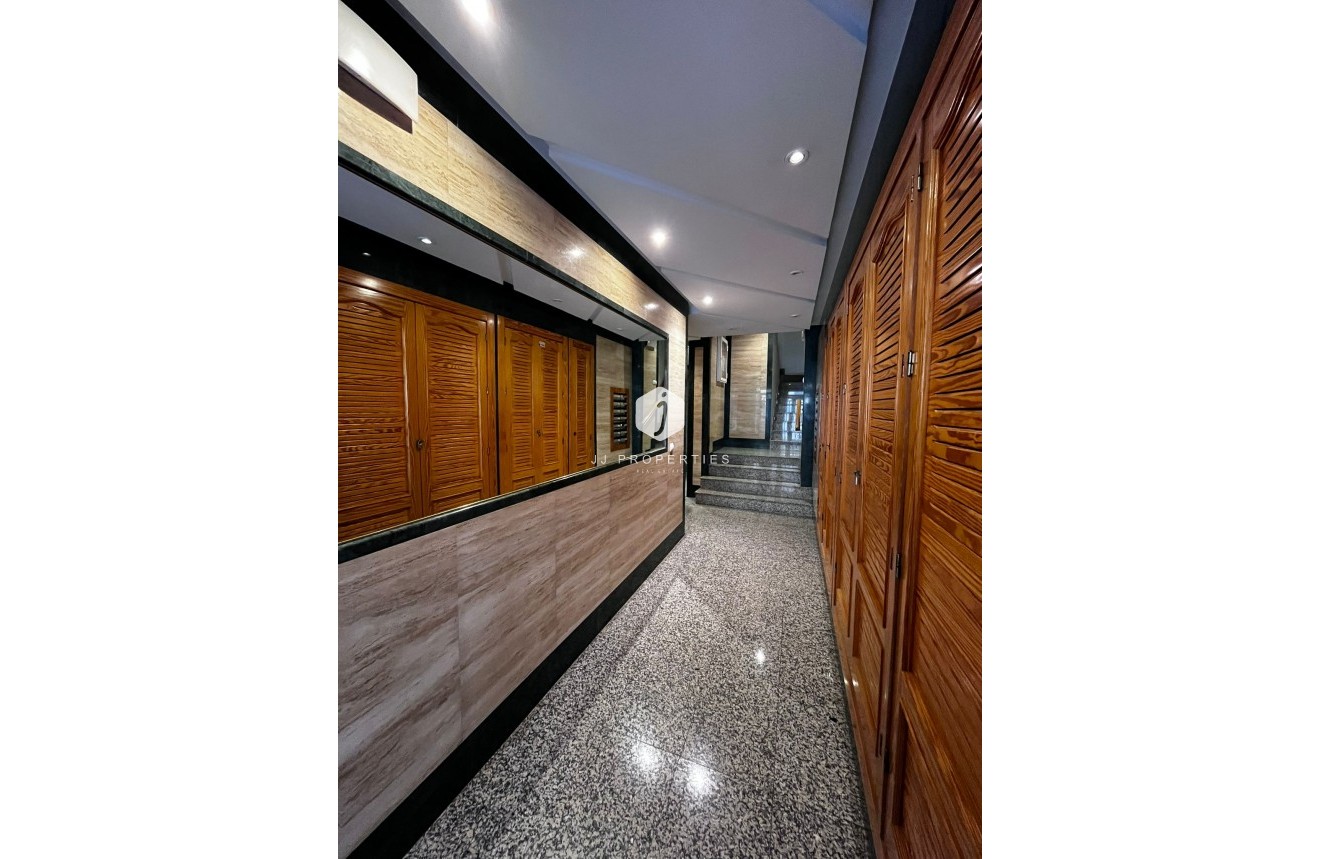 Resale - Apartment / flat -
Torrevieja - Costa Blanca