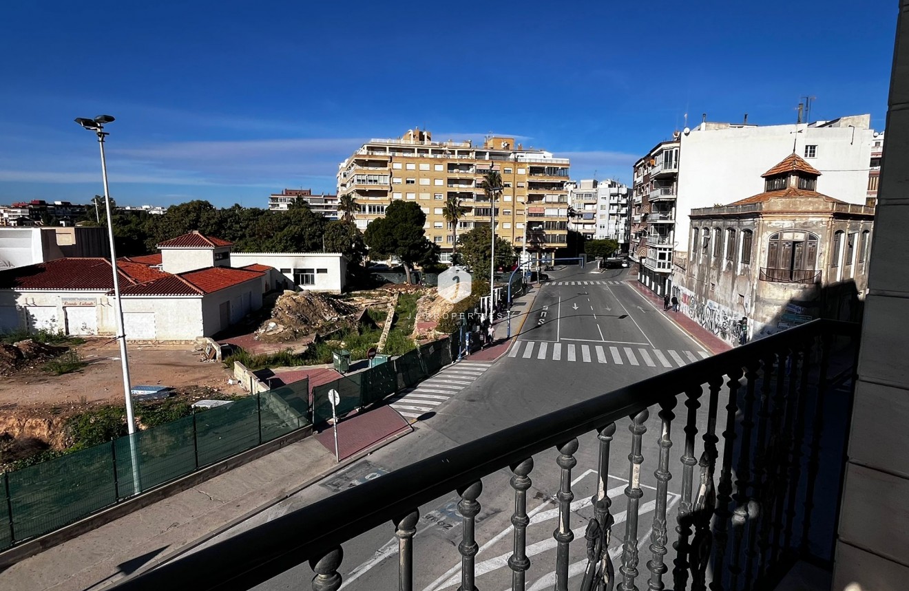 Resale - Apartment / flat -
Torrevieja - Costa Blanca