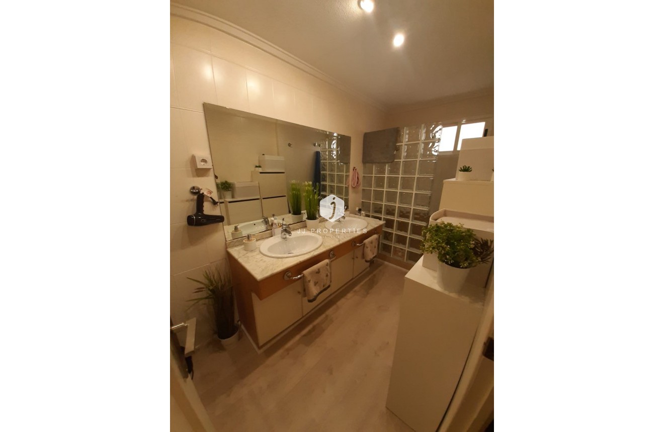 Resale - Apartment / flat -
Torrevieja - Costa Blanca