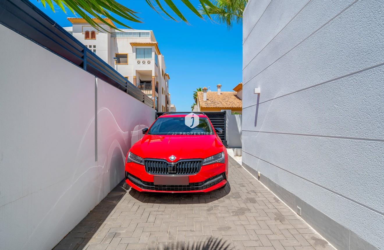 Resale - Villa -
Guardamar del Segura - Costa Blanca