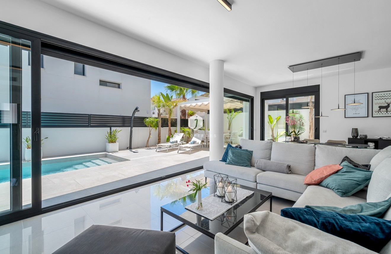 Resale - Villa -
Guardamar del Segura - Costa Blanca