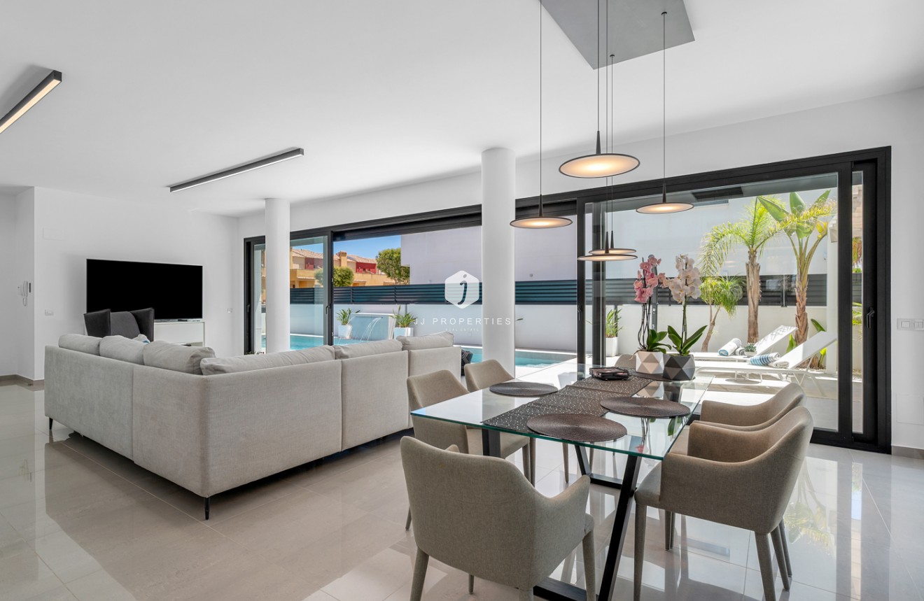 Resale - Villa -
Guardamar del Segura - Costa Blanca