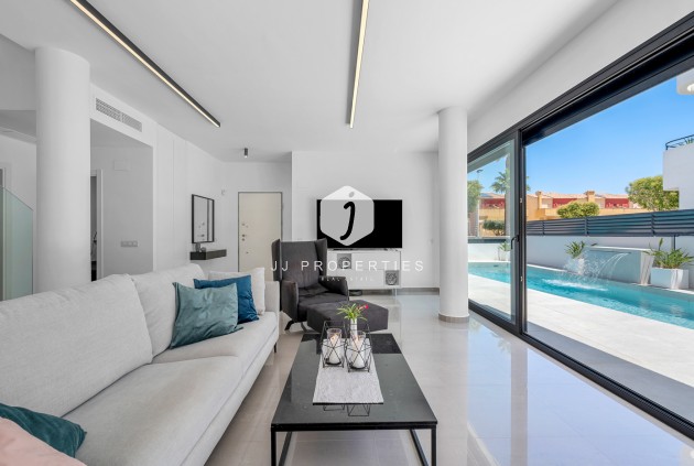 Resale - Villa -
Guardamar del Segura - Costa Blanca