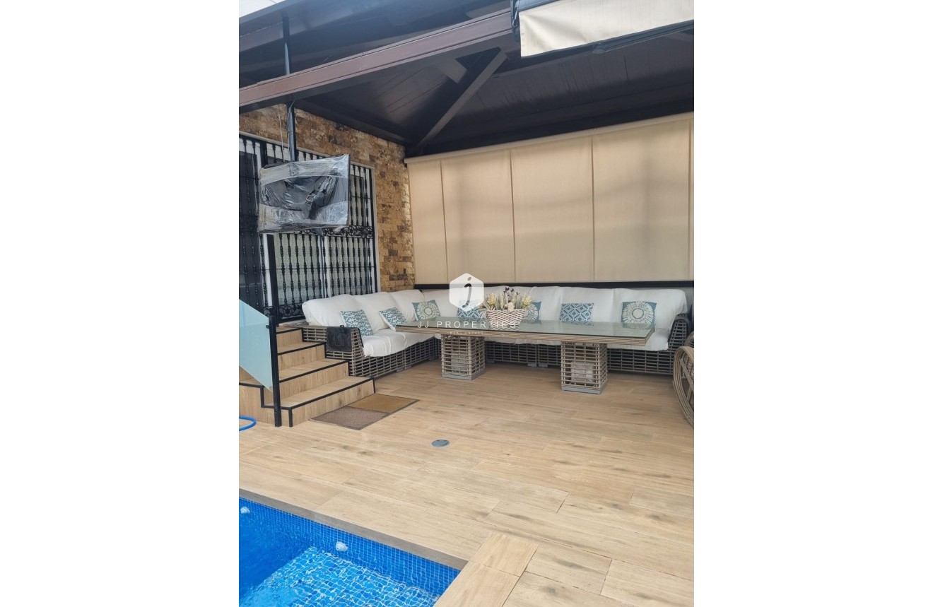 Resale - Chalet -
Orihuela Costa - Costa Blanca