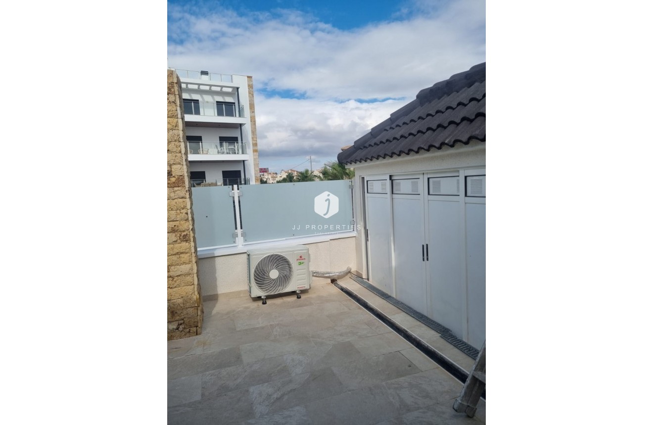 Resale - Chalet -
Orihuela Costa - Costa Blanca