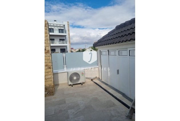 Resale - Chalet -
Orihuela Costa - Costa Blanca