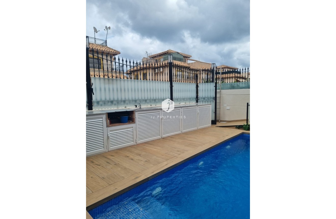 Resale - Chalet -
Orihuela Costa - Costa Blanca