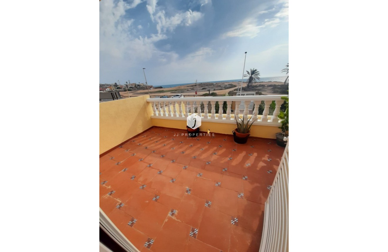 Resale - Chalet -
Torrevieja - Costa Blanca