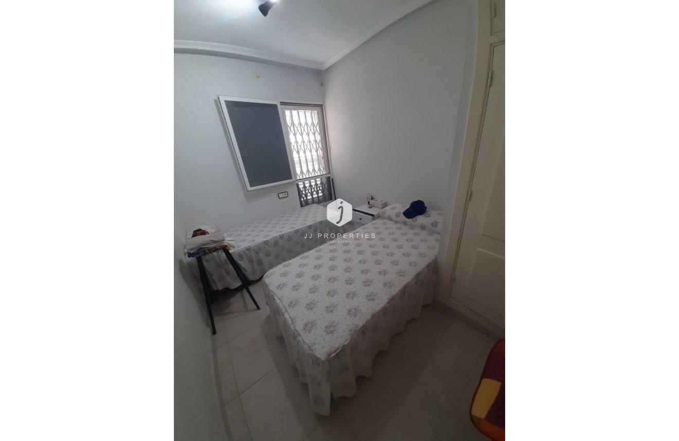 Resale - Chalet -
Torrevieja - Costa Blanca