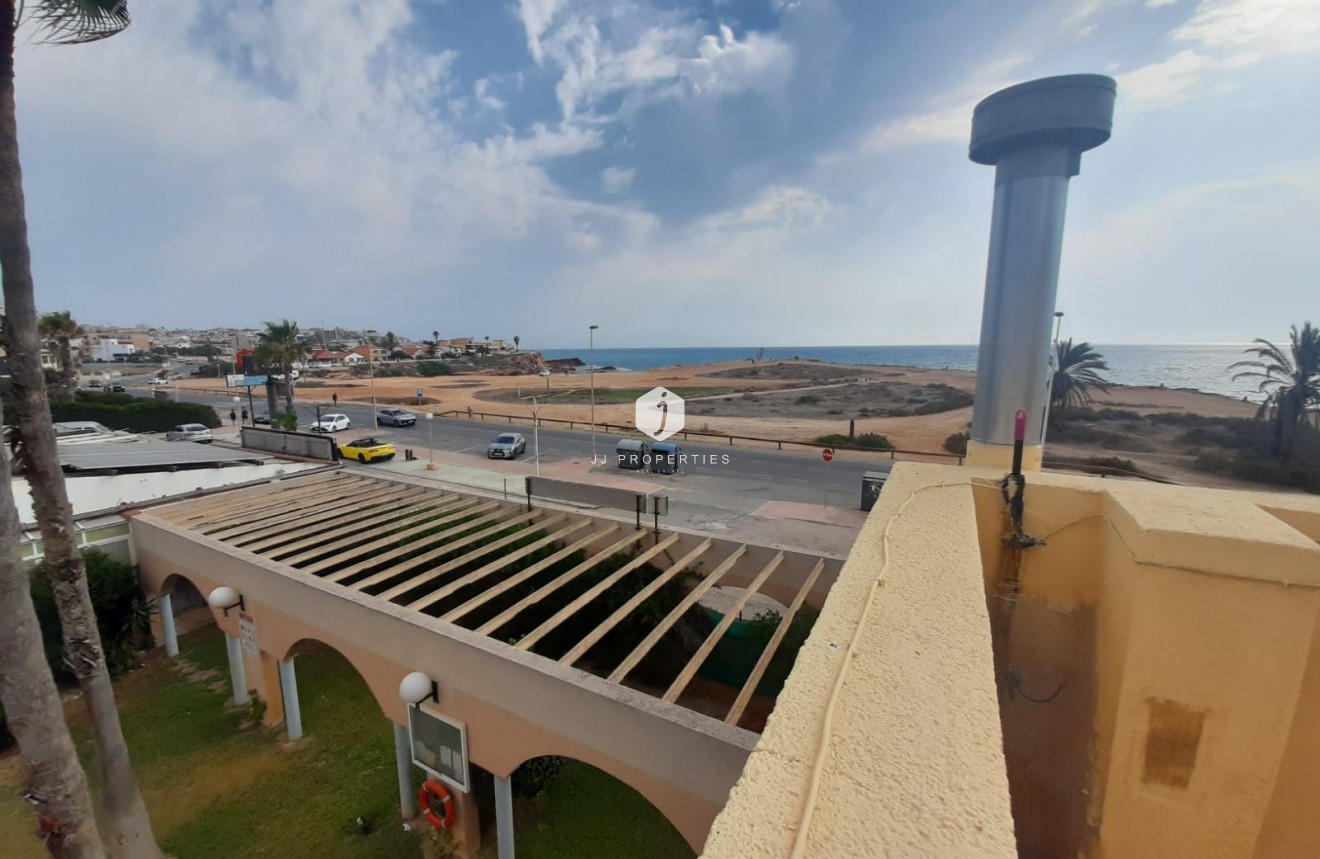 Resale - Chalet -
Torrevieja - Costa Blanca