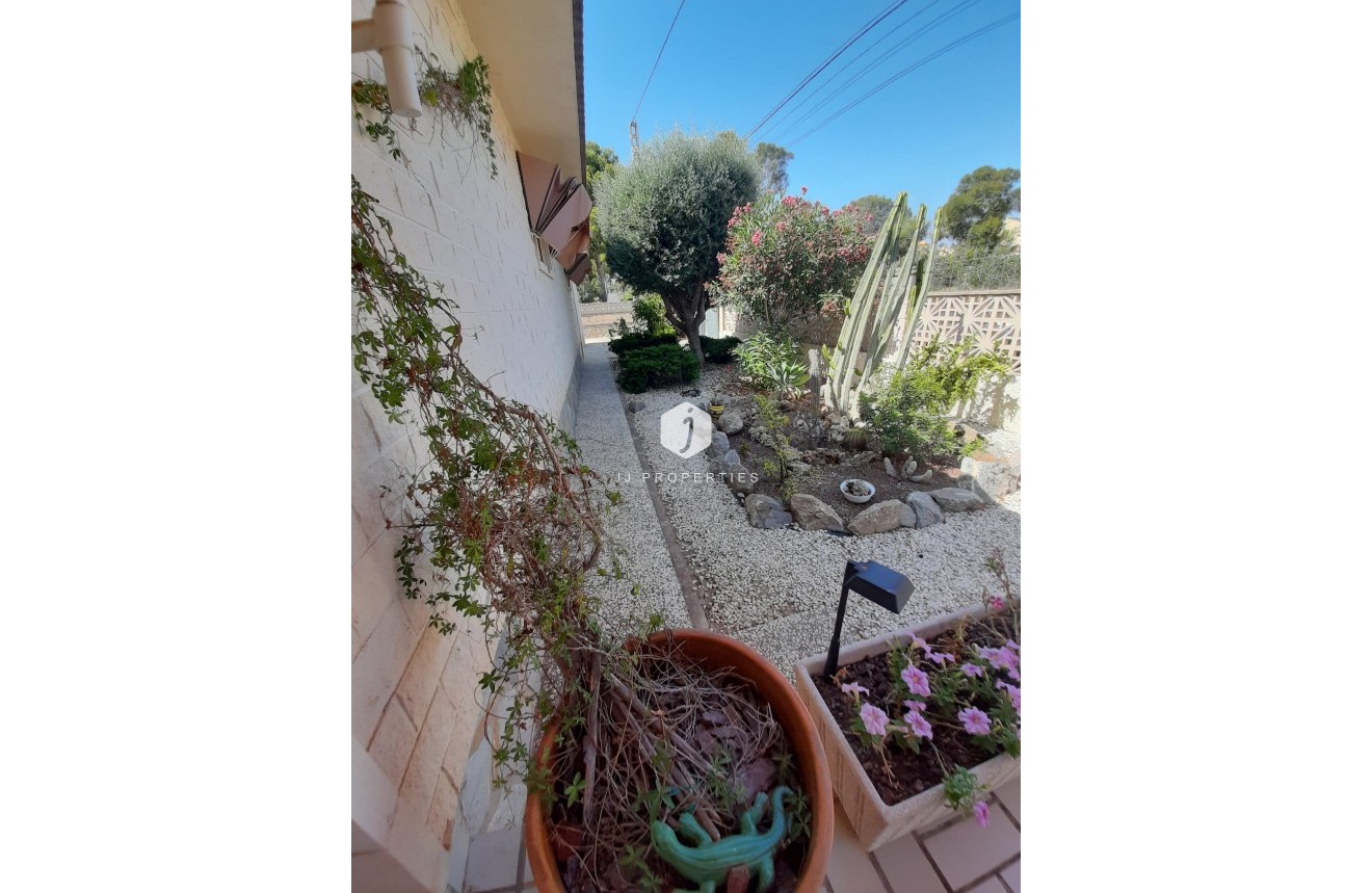 Resale - Villa -
Orihuela Costa - Costa Blanca