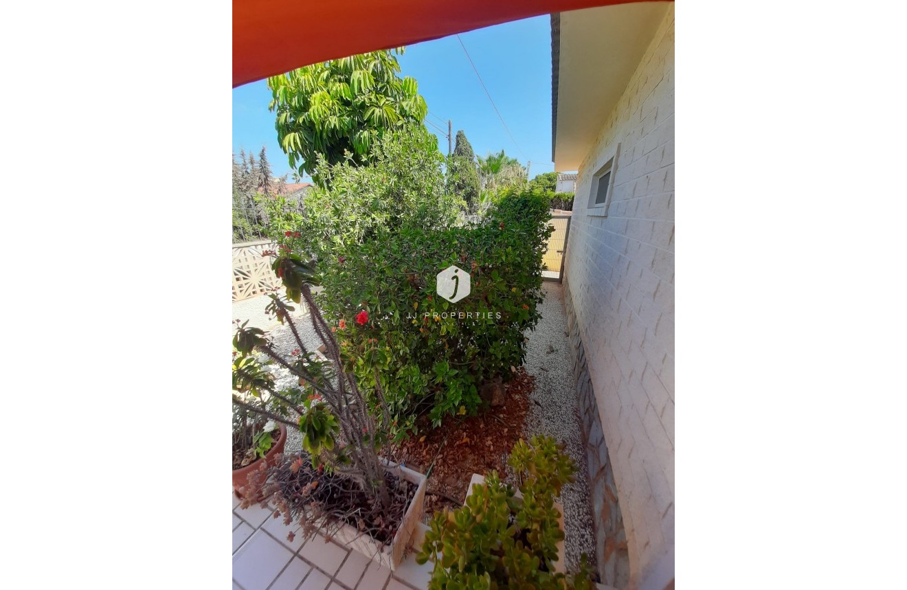 Resale - Villa -
Orihuela Costa - Costa Blanca