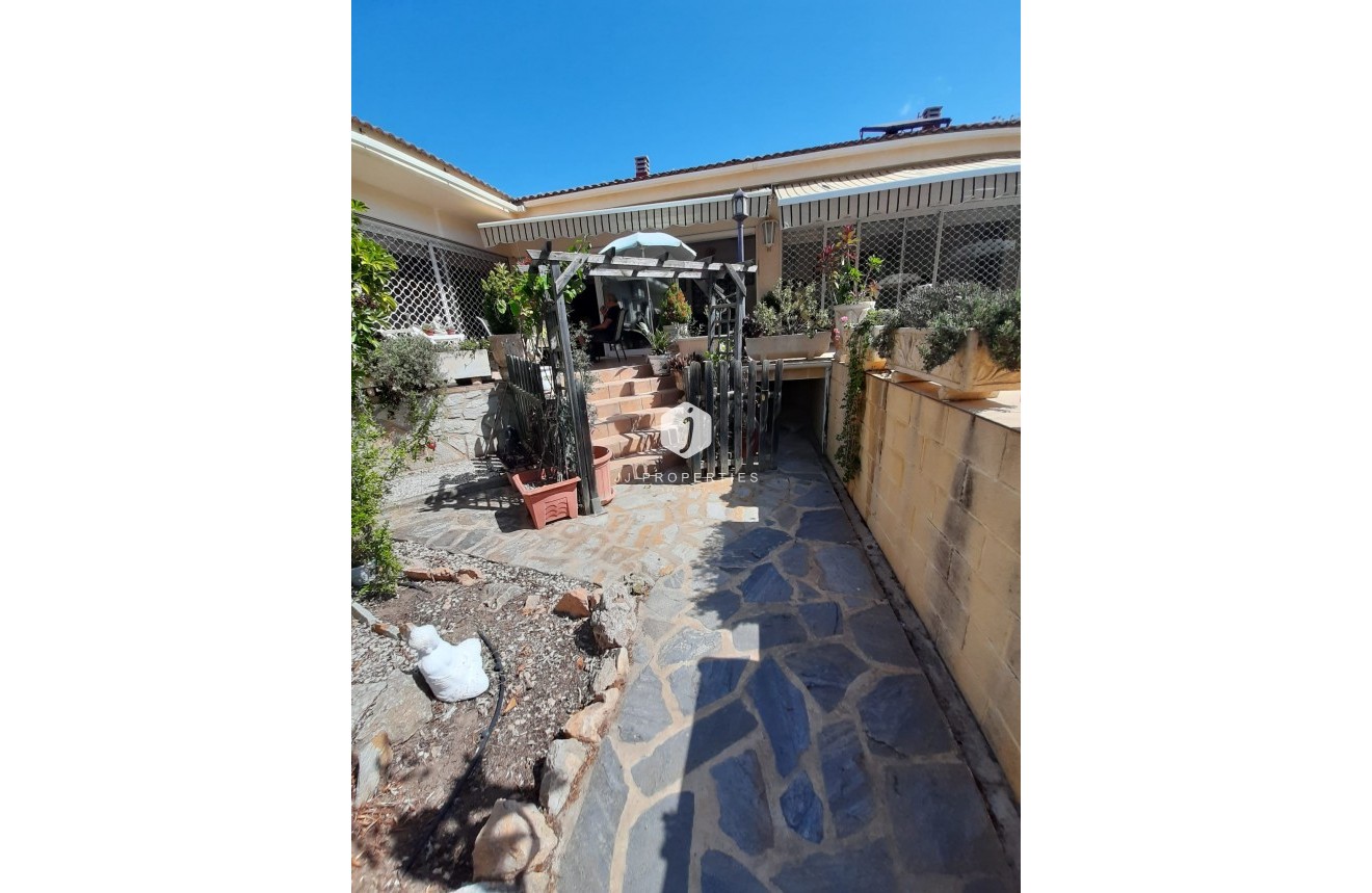 Resale - Villa -
Orihuela Costa - Costa Blanca