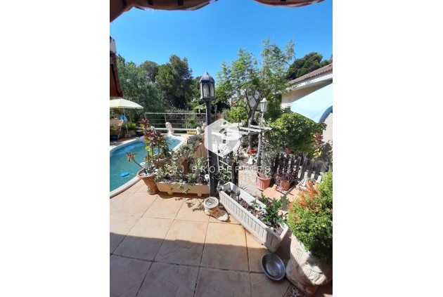 Resale - Villa -
Orihuela Costa - Costa Blanca