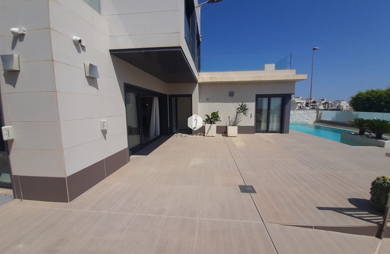 Resale - Villa -
San Miguel de Salinas - Inland