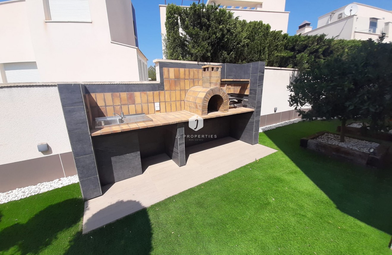 Resale - Villa -
San Miguel de Salinas - Inland