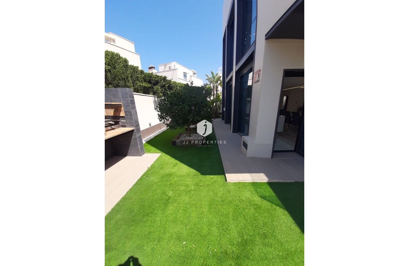 Resale - Villa -
San Miguel de Salinas - Inland