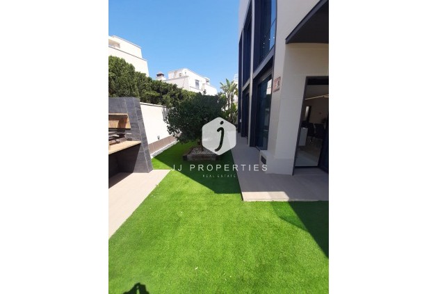 Resale - Villa -
San Miguel de Salinas - Inland