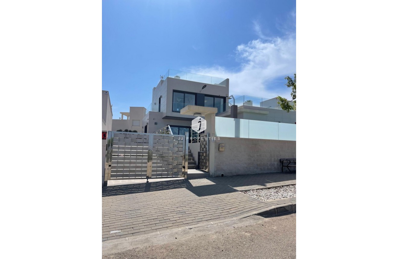 Resale - Villa -
San Miguel de Salinas - Inland