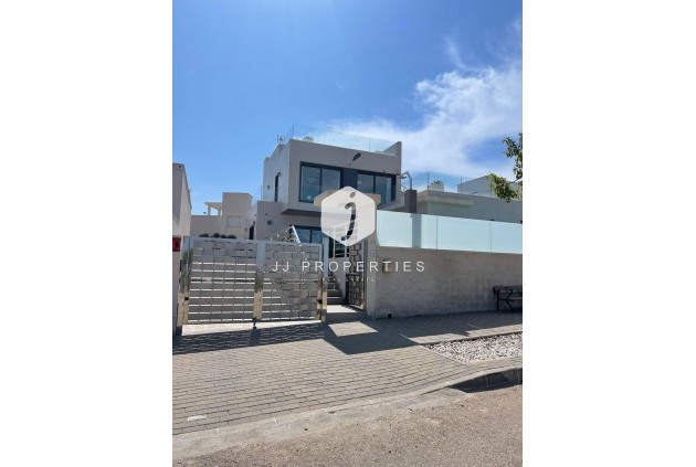 Resale - Villa -
San Miguel de Salinas - Inland