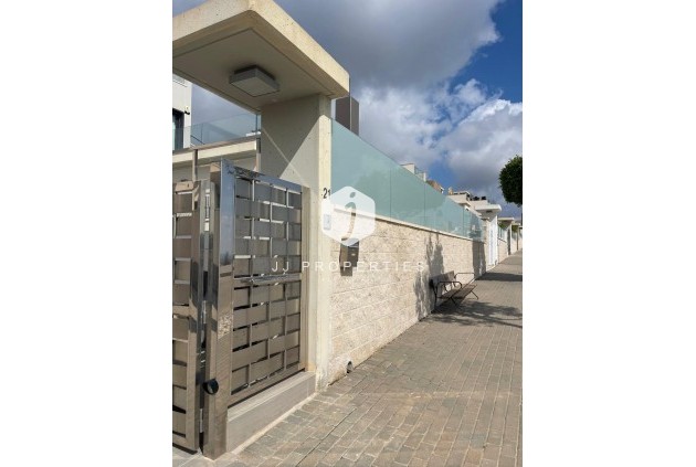 Resale - Villa -
San Miguel de Salinas - Inland