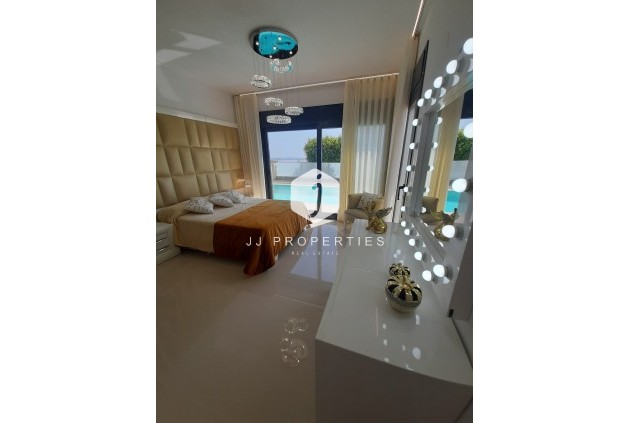 Resale - Villa -
San Miguel de Salinas - Inland