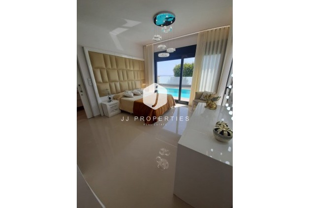 Resale - Villa -
San Miguel de Salinas - Inland