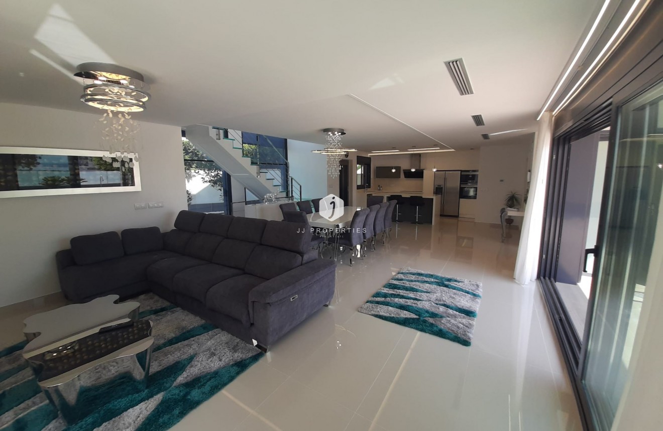 Resale - Villa -
San Miguel de Salinas - Inland