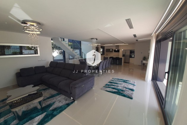 Resale - Villa -
San Miguel de Salinas - Inland