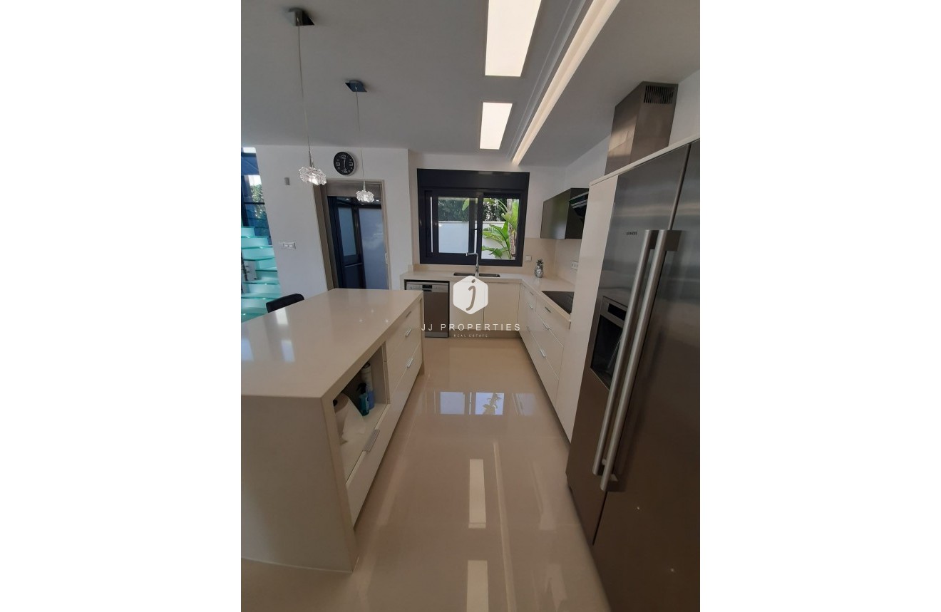 Resale - Villa -
San Miguel de Salinas - Inland