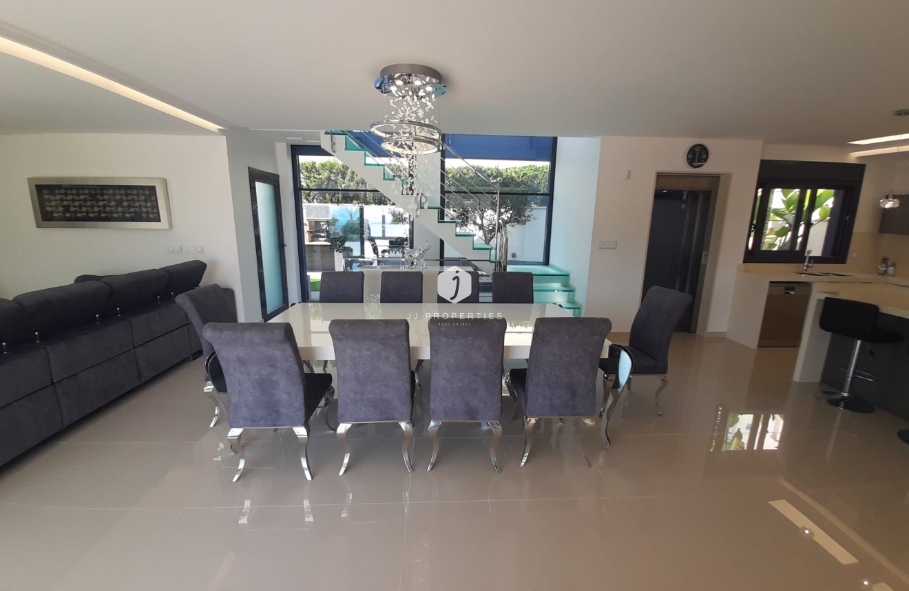 Resale - Villa -
San Miguel de Salinas - Inland