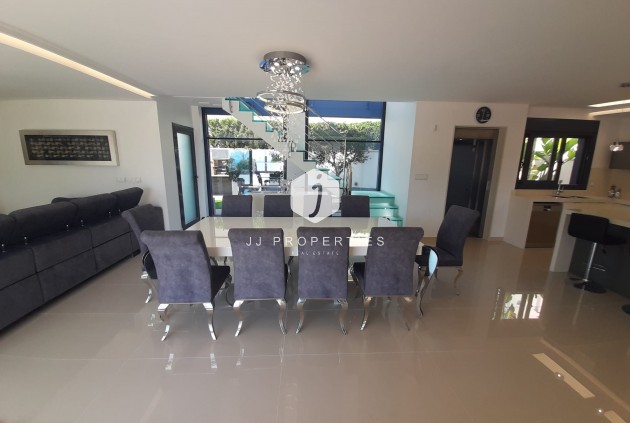 Resale - Villa -
San Miguel de Salinas - Inland